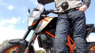 Motorrad-Jeans: Meine Vor- und Nachteile | Piotrrr Moto