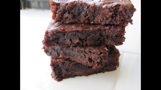 Healthy Fudge Brownie Recipe - HASfit Coconut Flour Brownies - Vegan Glut...